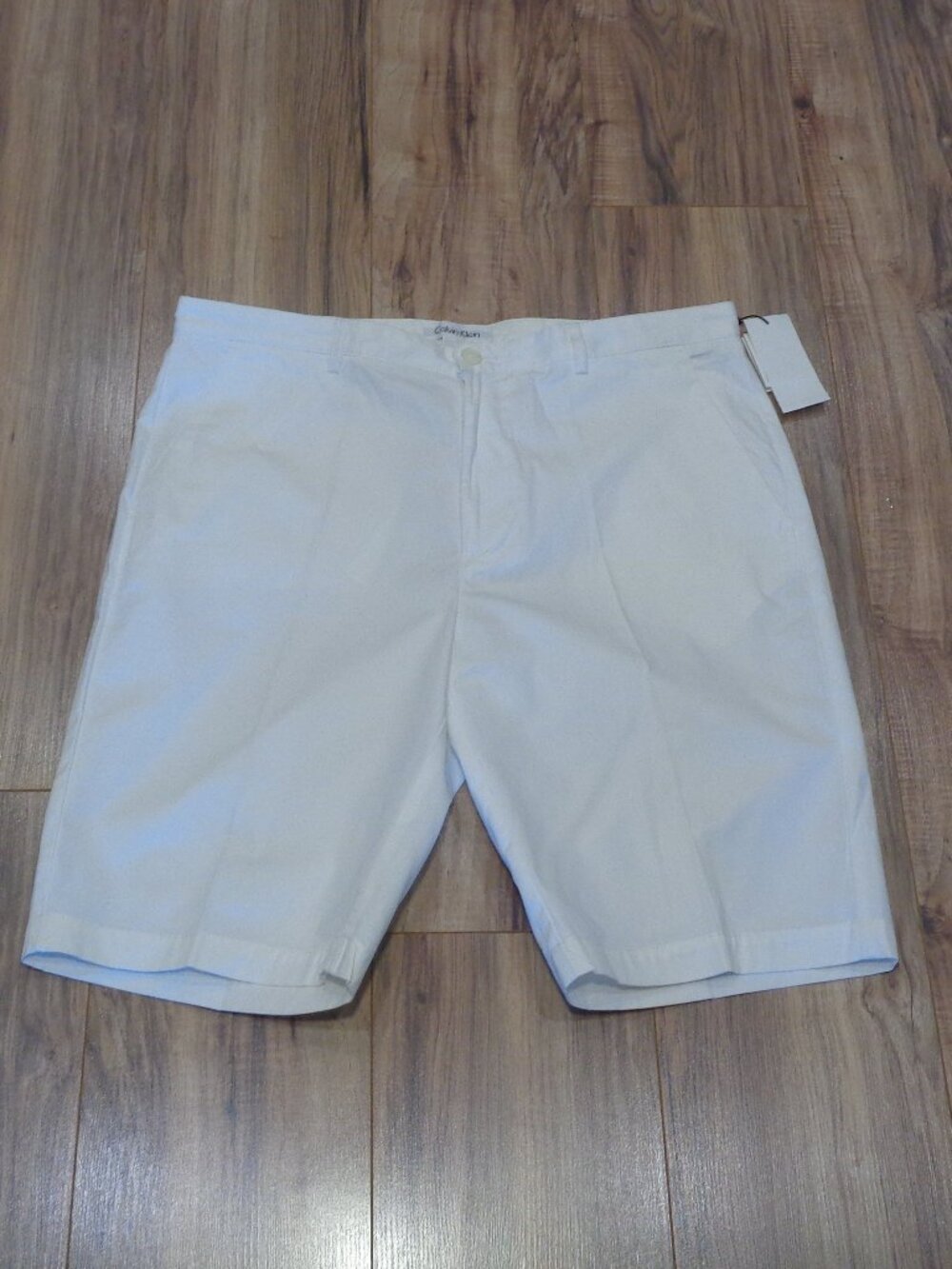 Calvin Klein Size 36 / DRESSY REFINED / White / New Men's Flat Front Shorts